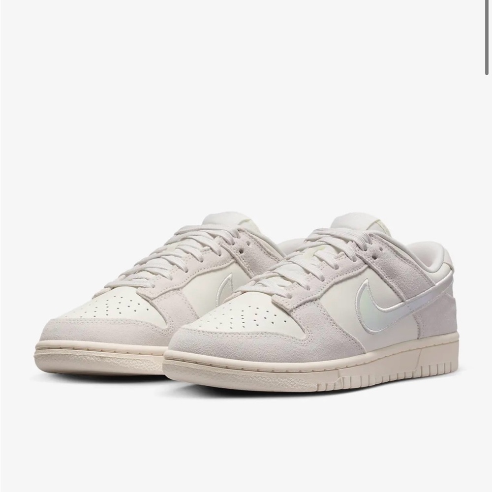 Nike Dunk Low, iridescent logo